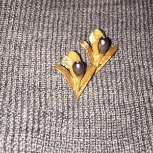 EXQUISITE HANDMADE GOLD VERMEIL BLK PEARL STUDS